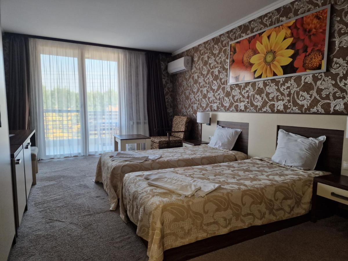 Hotel Alisa Pavel Banya Buitenkant foto