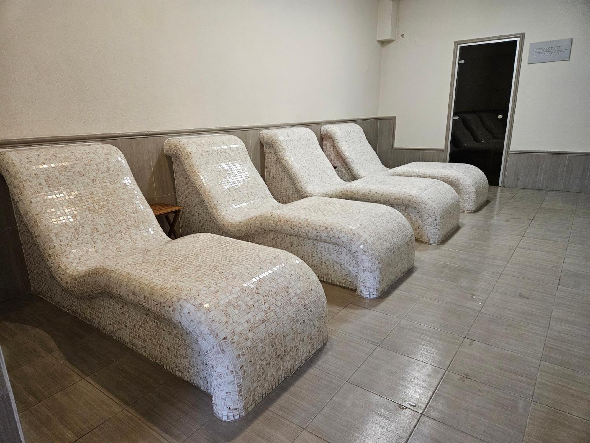 Hotel Alisa Pavel Banya Buitenkant foto