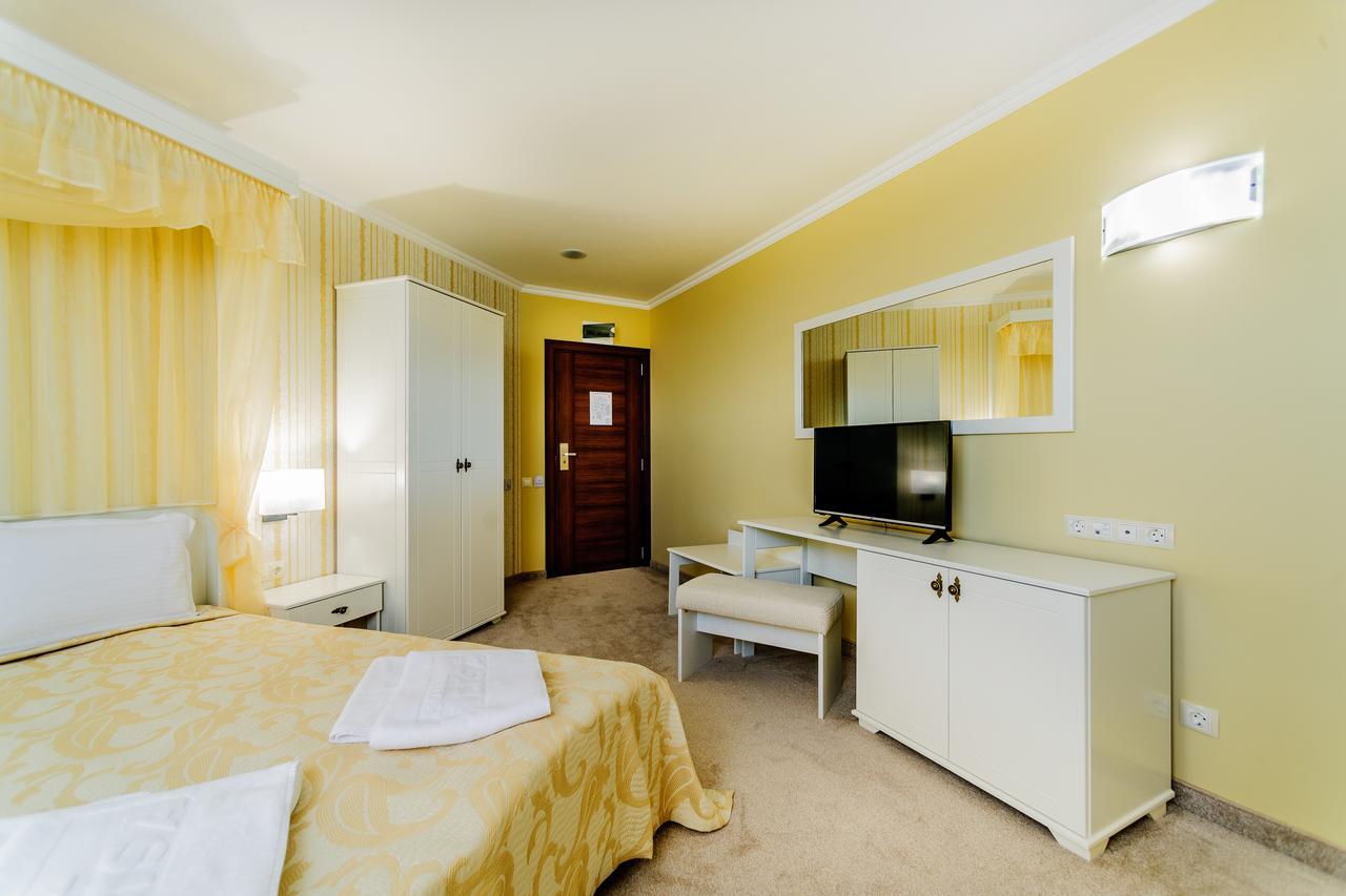 Hotel Alisa Pavel Banya Buitenkant foto